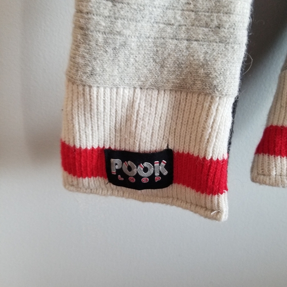 Pool Loop Wool Blend Scarf With Built In Mittens - Picture 4 of 9